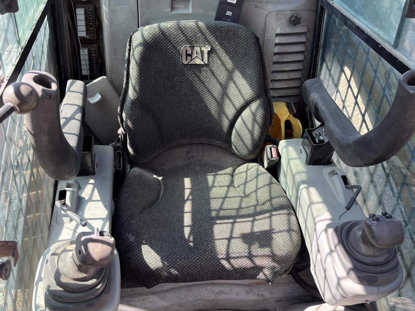 ./imagenes/INVOICE/2019/16087/MINICARGADOR CATERPILLAR 246C (18).JPG